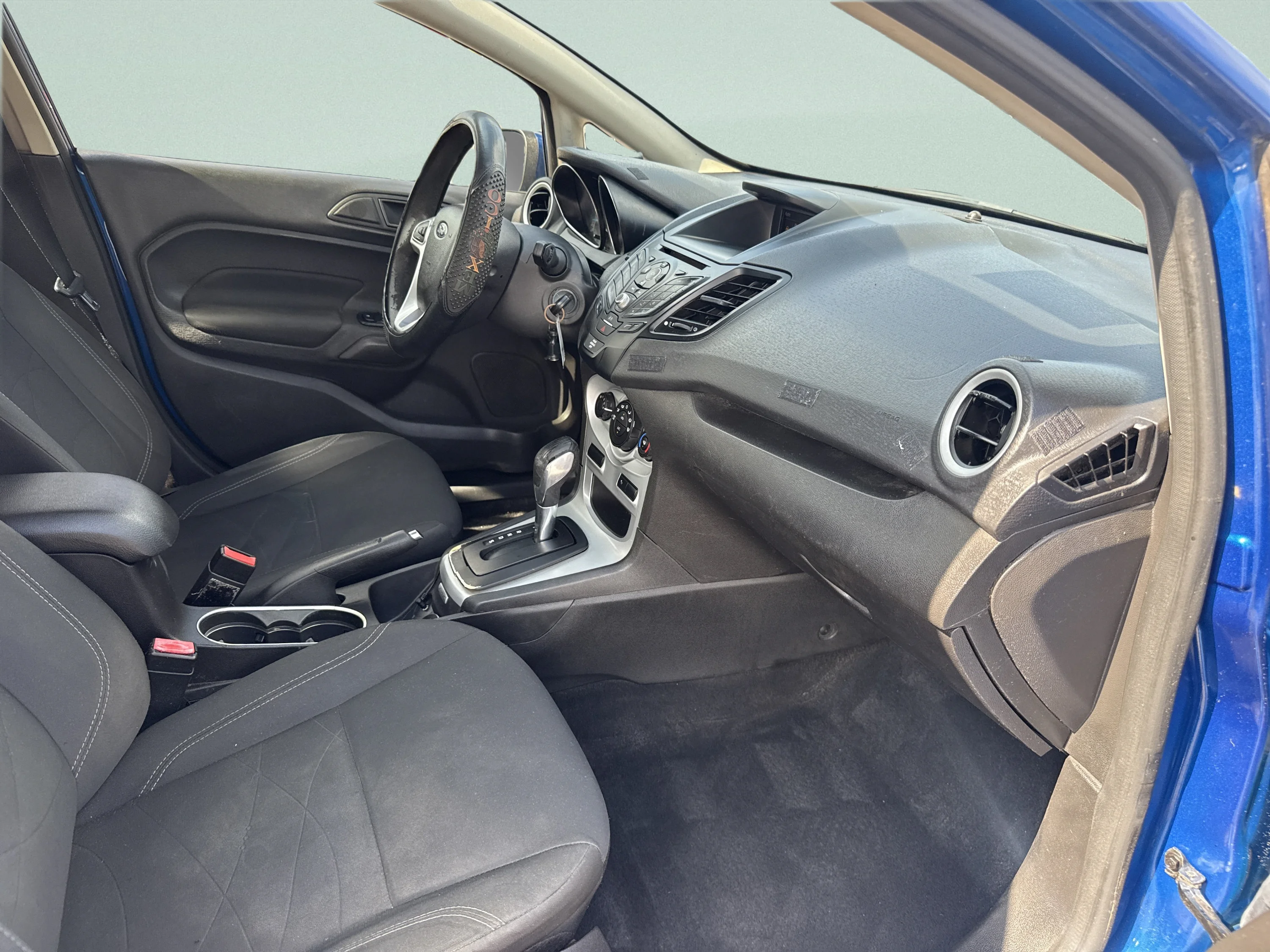 Used 2018 Lightning Blue Metallic Ford SE image 17