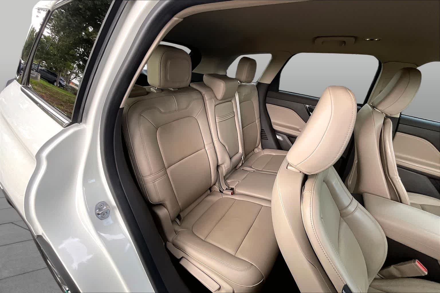 Used 2023 Pristine White Lincoln Reserve image 26
