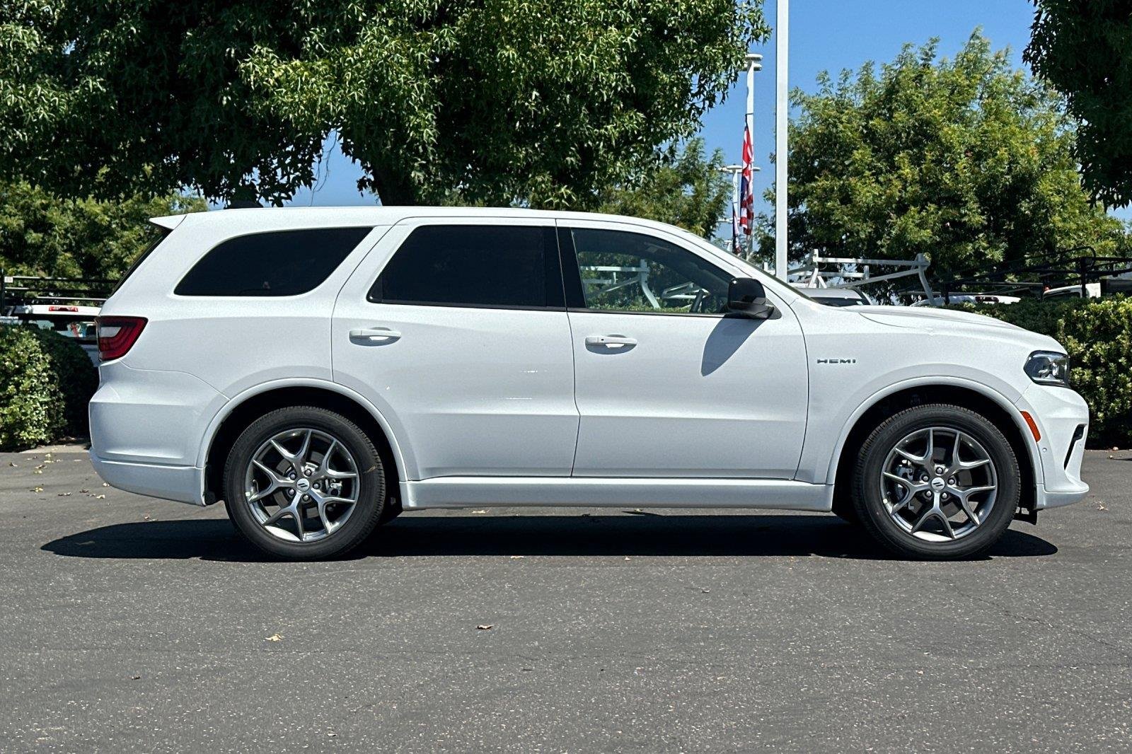 New 2026 White Knuckle Clearcoat Dodge GT HEMI V8 image 3