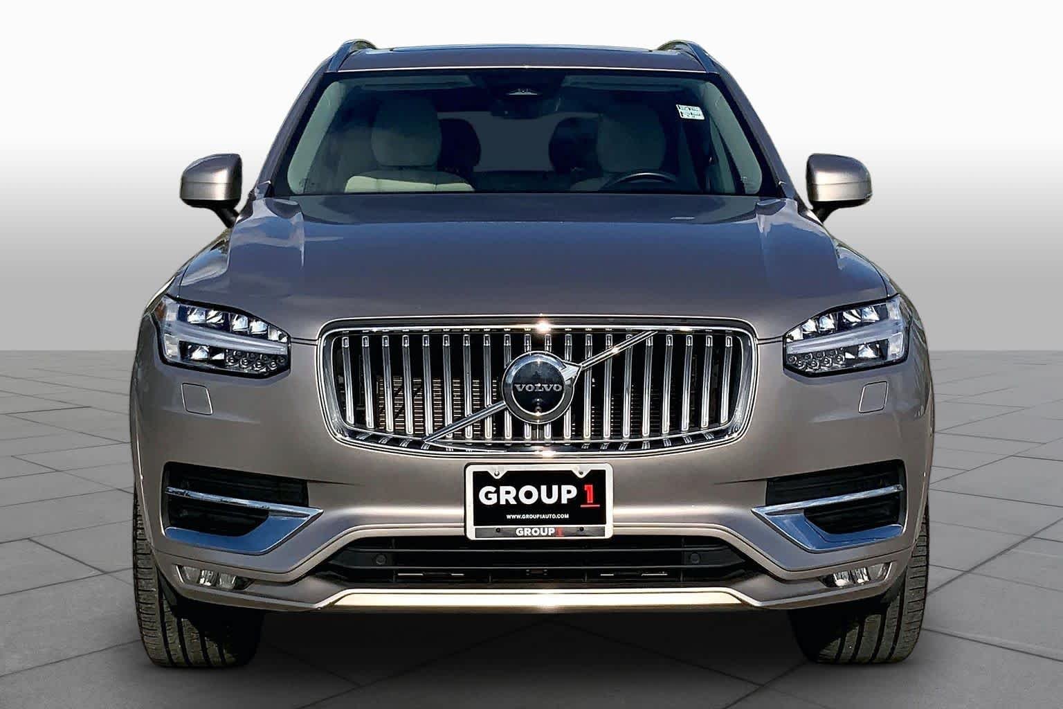 Used 2025 Bright Dusk Metallic Volvo Plus image 4