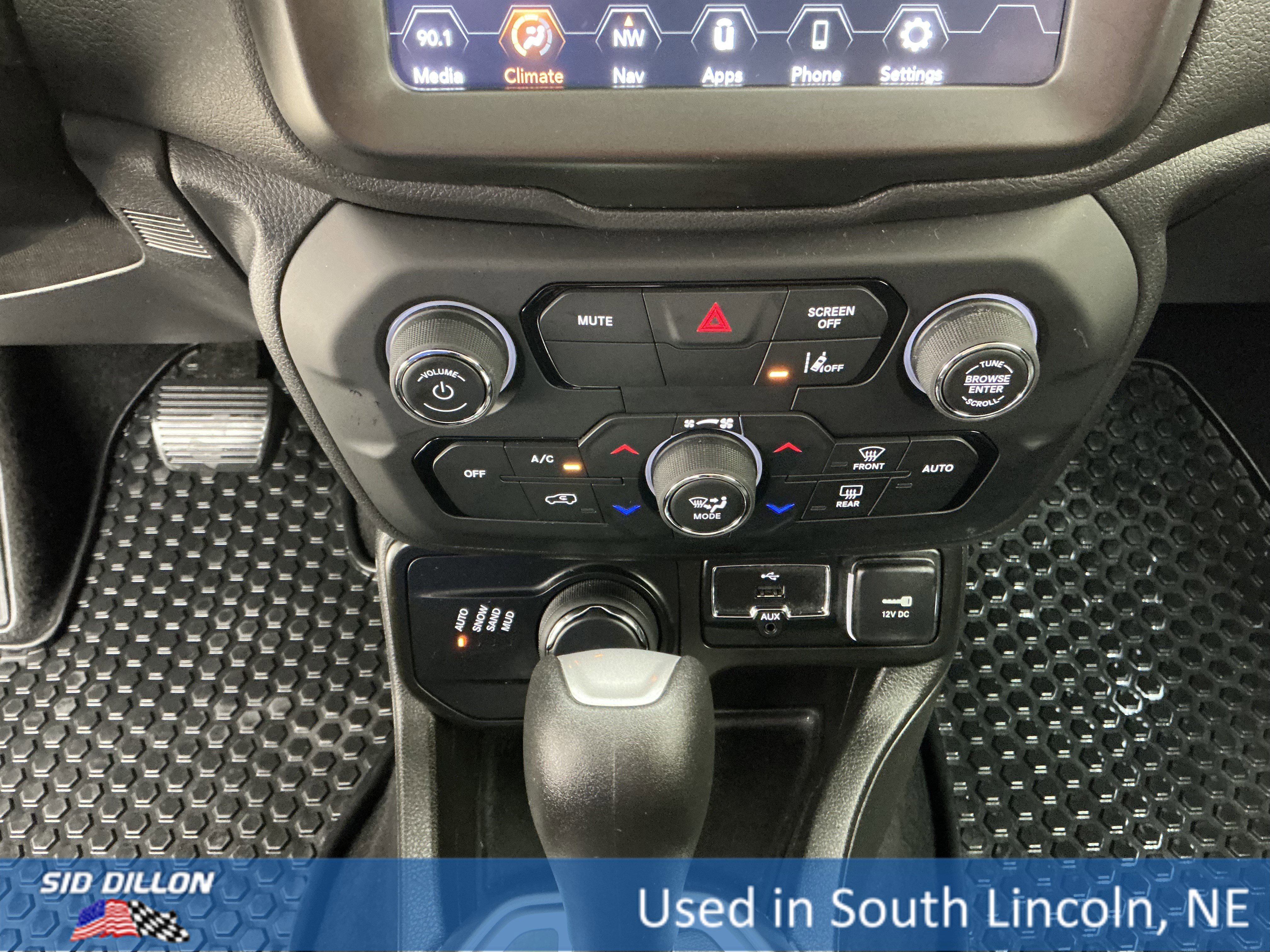Used 2022 Graphite Gray Jeep Latitude image 12