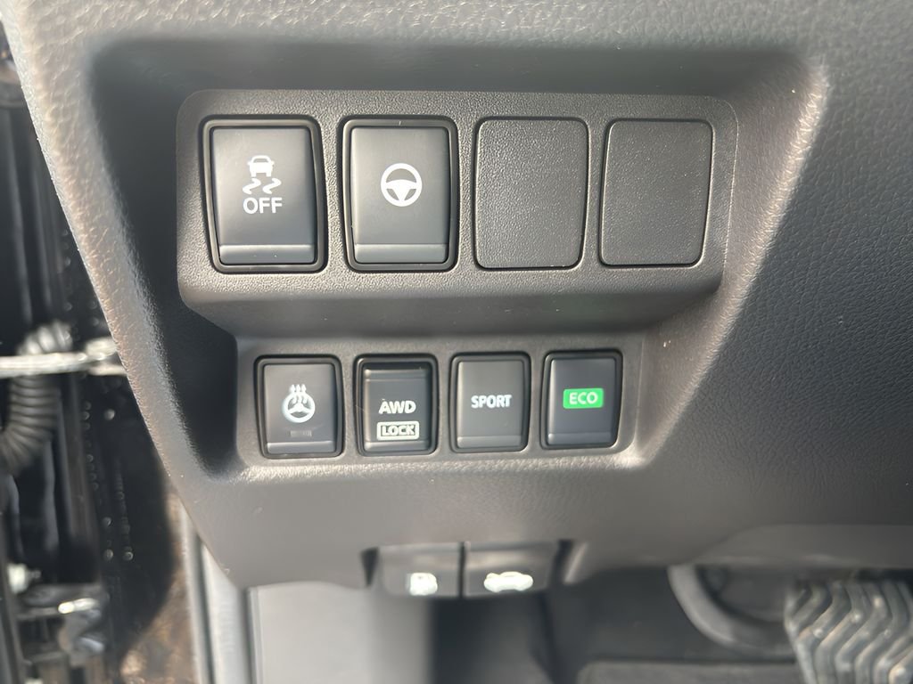 Used 2022 Magnetic Black Pearl Nissan SL image 13