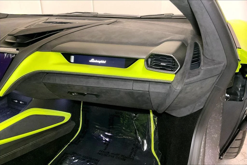 2025 Lamborghini Revuelto Base - Photo 13