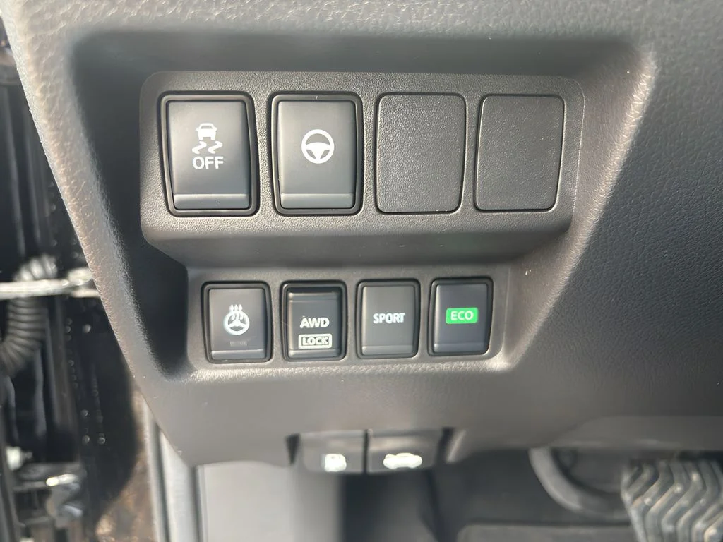 Used 2022 Magnetic Black Pearl Nissan SL image 13