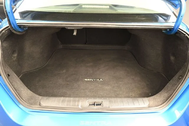 Used 2020 Blue Nissan SV image 9