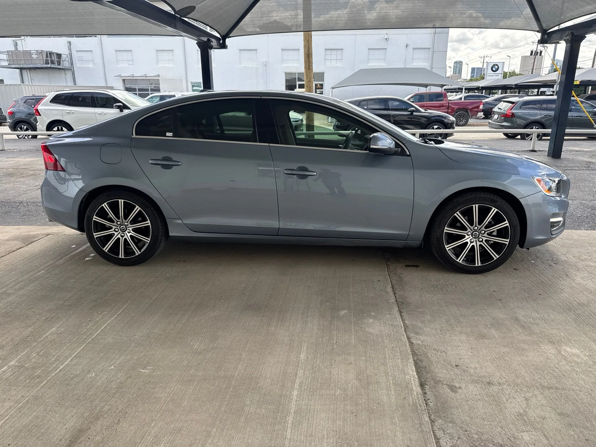 Used 2018 Blue Volvo T5 Platinum image 4