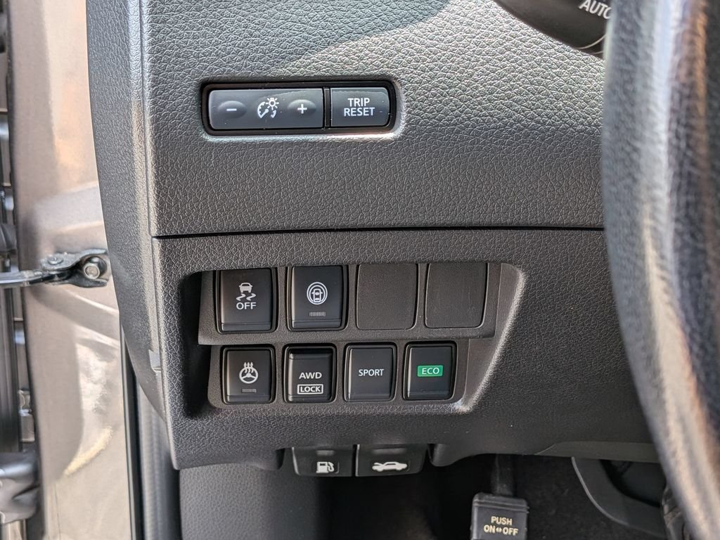 Used 2021 Gray Nissan SV image 14