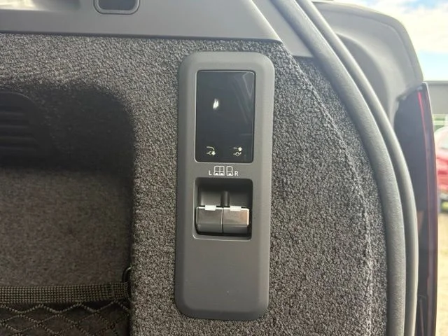 New 2026 Fuji White Land Rover SE image 46