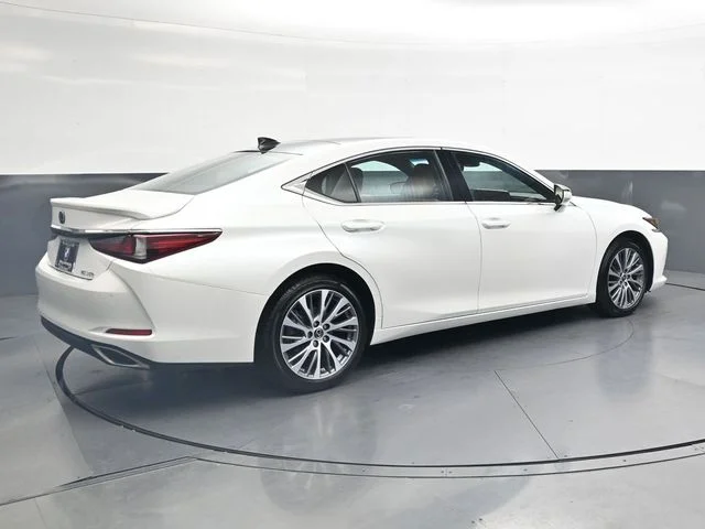 Used 2021 White Lexus 350 image 4
