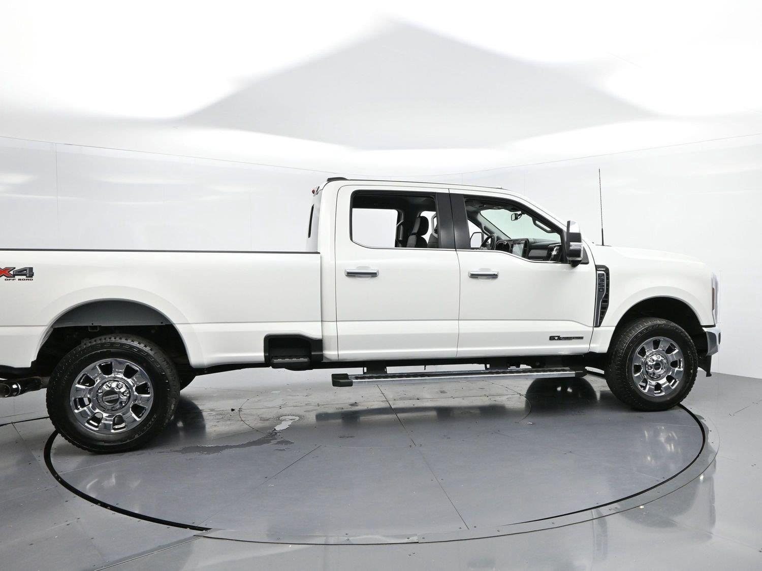 Used 2025 White Ford XL image 8