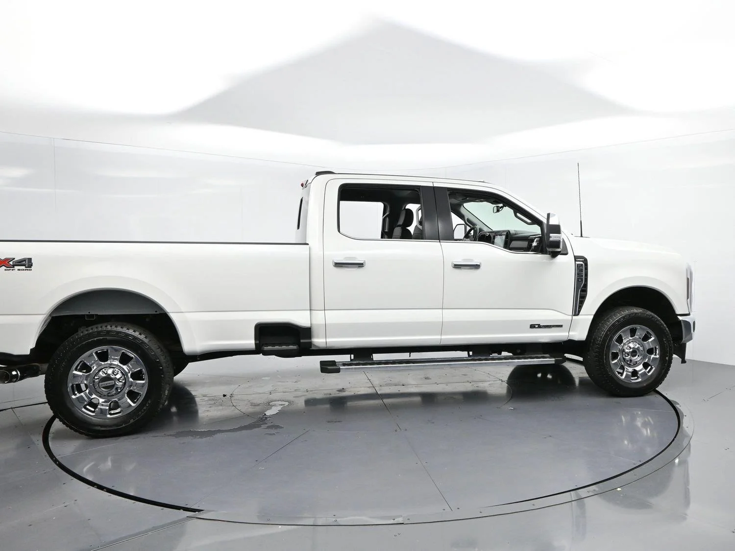 Used 2025 White Ford XL image 8