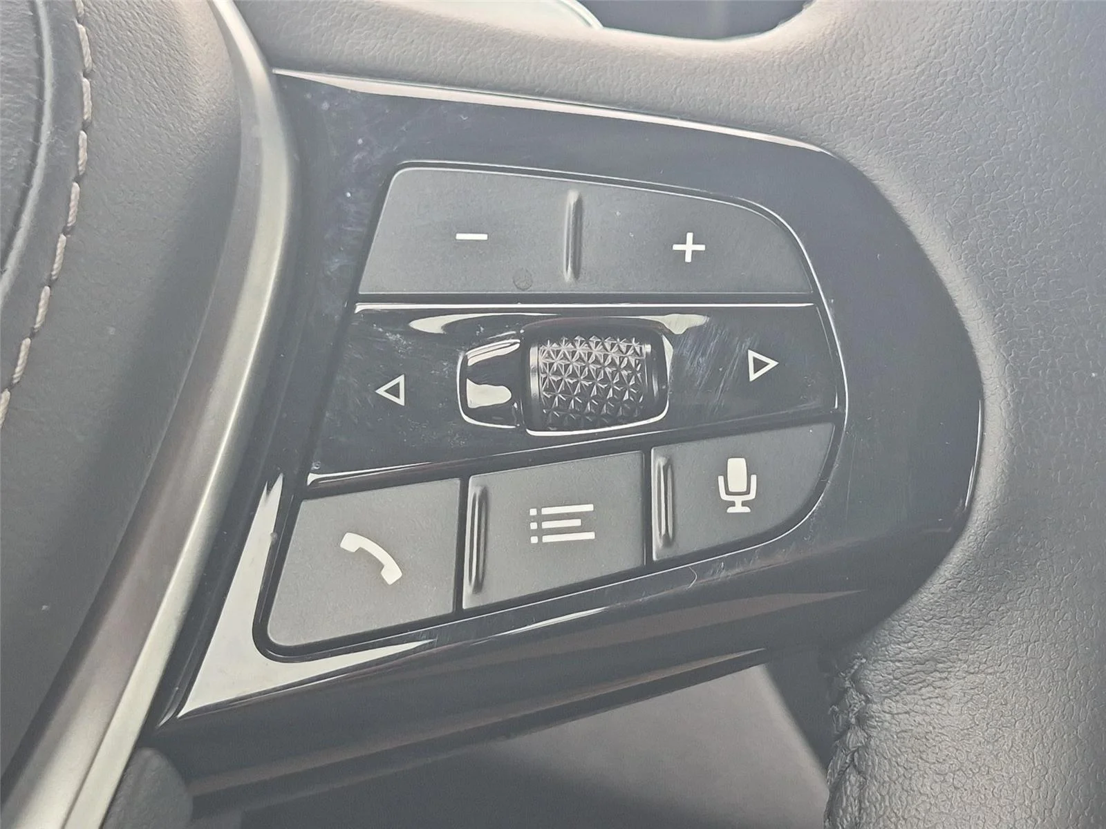 Certified Used 2023 Black Sapphire Metallic BMW xDrive image 21