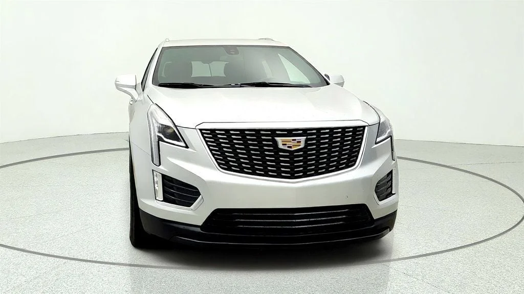 Used 2020 Radiant Silver Metallic Cadillac FWD 4dr Luxury image 2