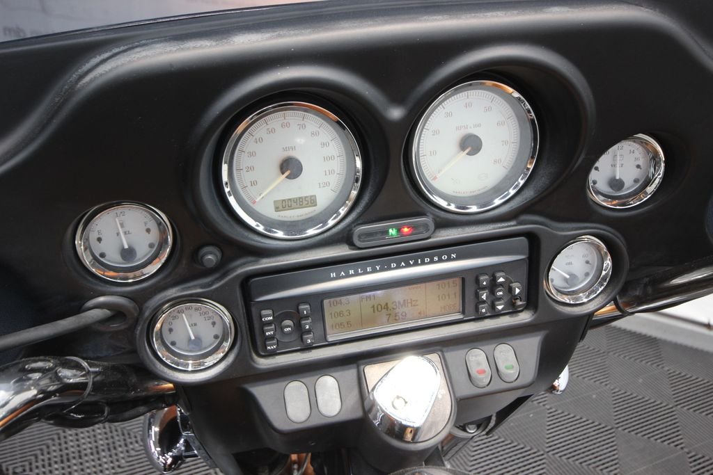 Used 2008 Brown Harley-Davidson FLHX image 16