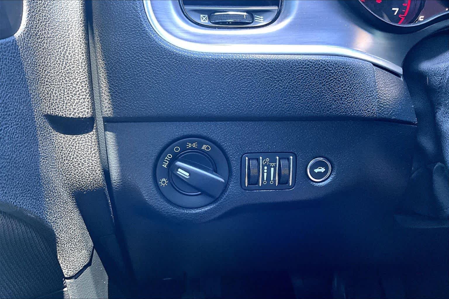 Used 2017 Pitch Black Clearcoat Dodge SE image 34