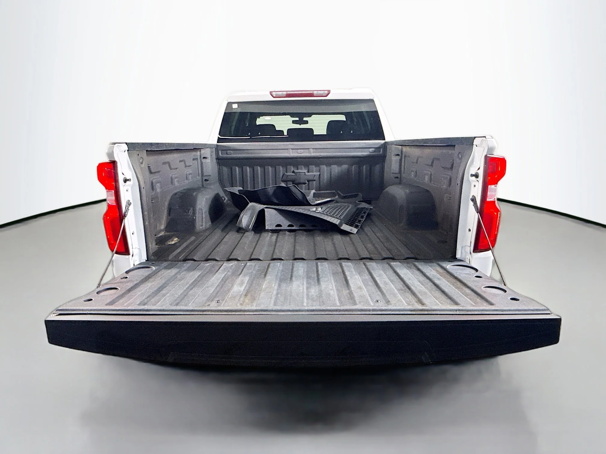 Used 2022 Summit White Chevrolet RST image 31