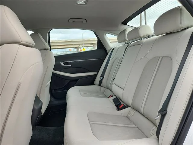 Used 2023 White Hyundai SEL image 8