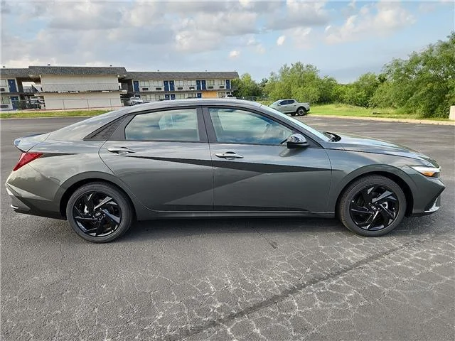 New 2026 Amazon Gray Hyundai SEL Sport image 5