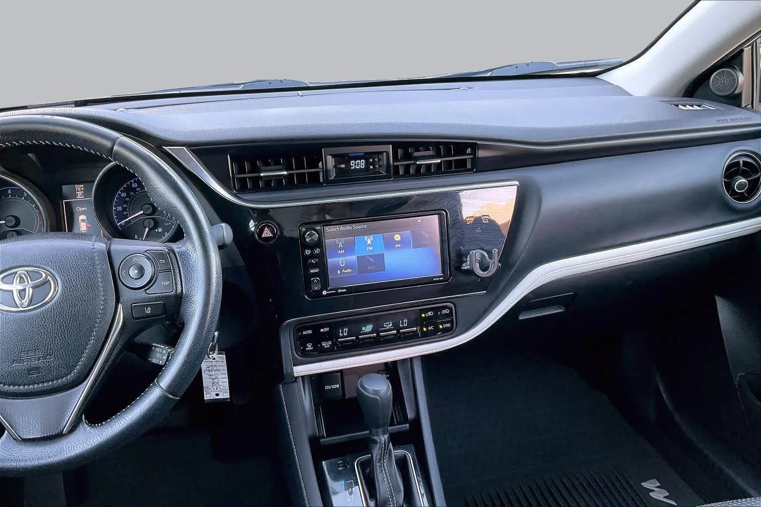 Used 2018 Blizzard Pearl Toyota  image 7