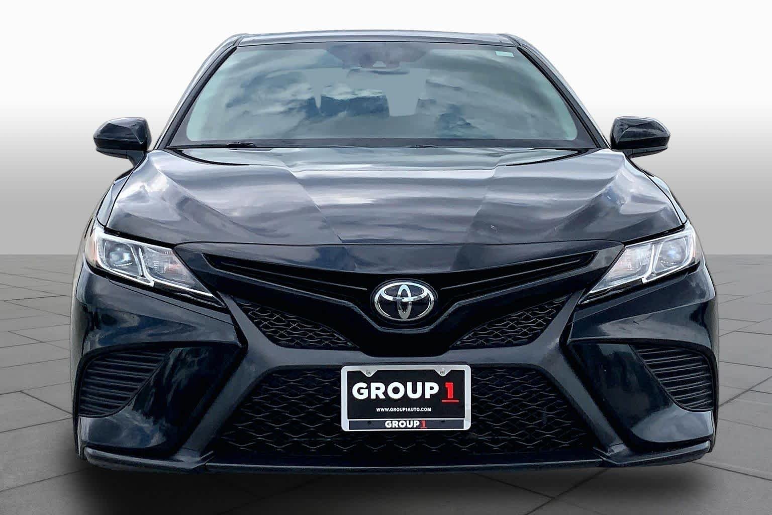 Used 2019 Midnight Black Metallic Toyota SE image 4