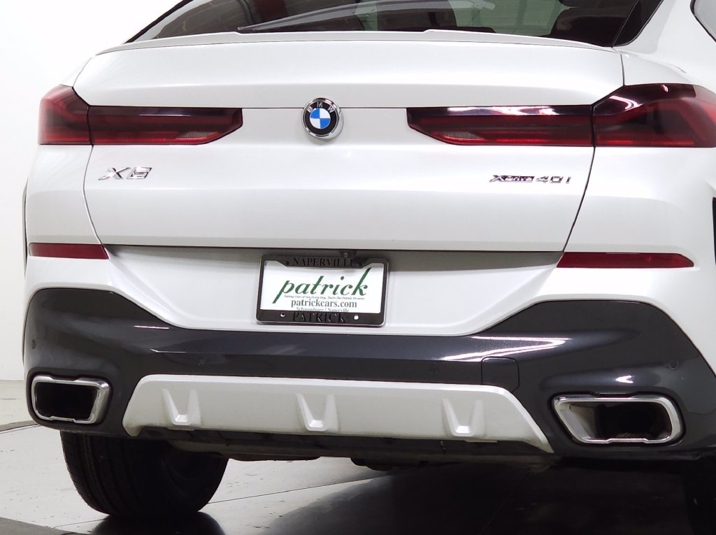 Used 2024 White BMW xDrive40i image 7