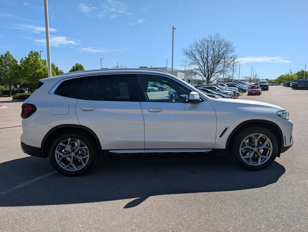 Used 2023 White Metallic BMW sDrive30i image 7