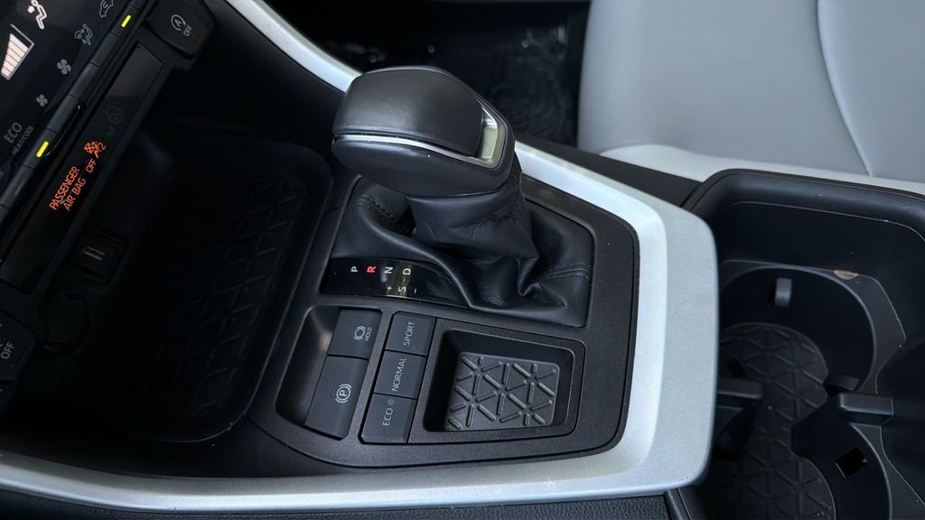 Used 2022 Silver Toyota XLE Premium image 17