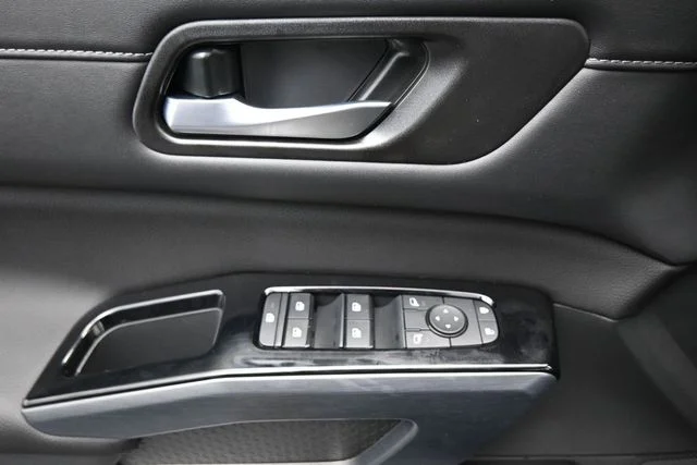 New 2026 Black Nissan SL image 17