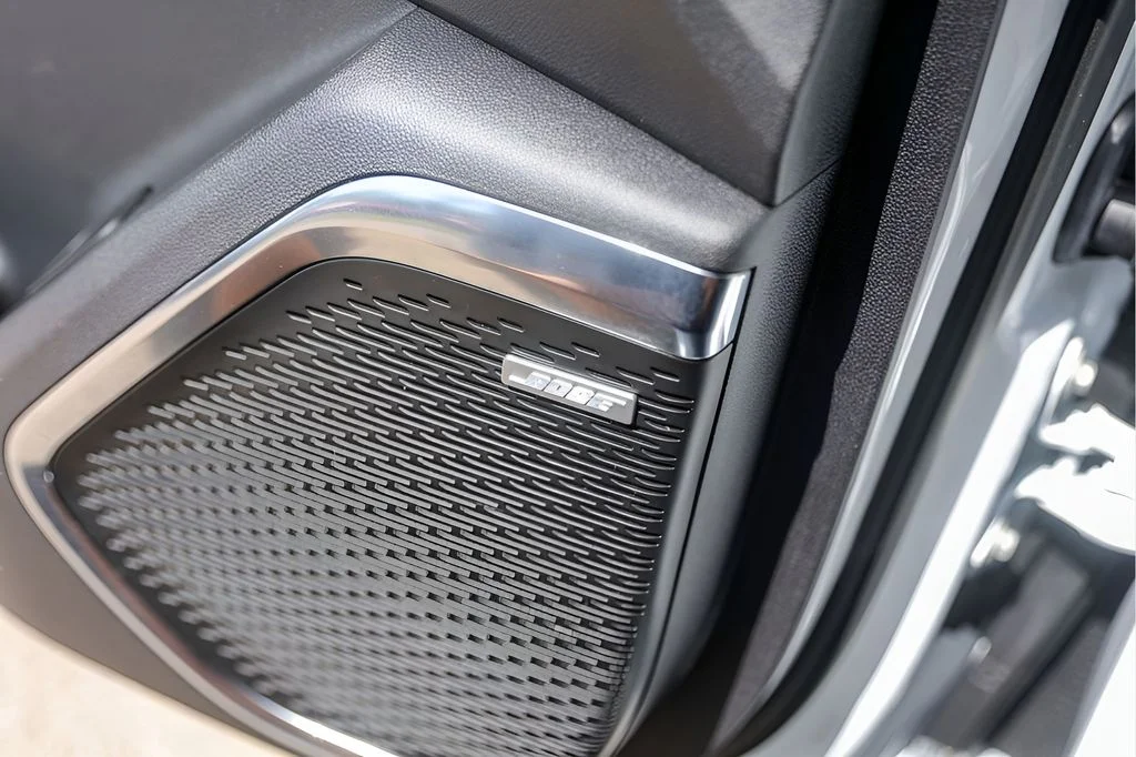 Used 2025 White GMC Elevation image 23