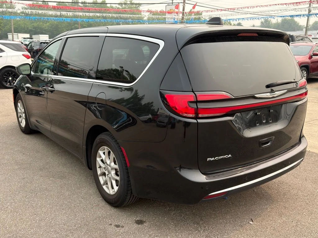 Used 2023 Black Chrysler Touring L image 10