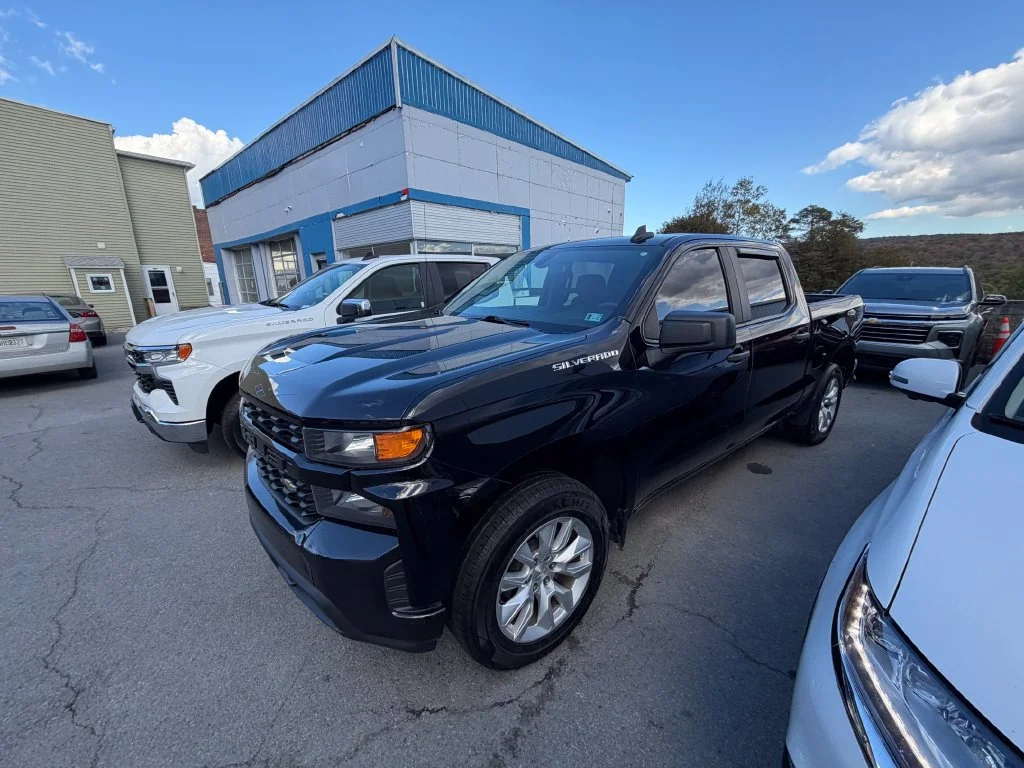 Used 2021 BLACK Chevrolet Custom image 2