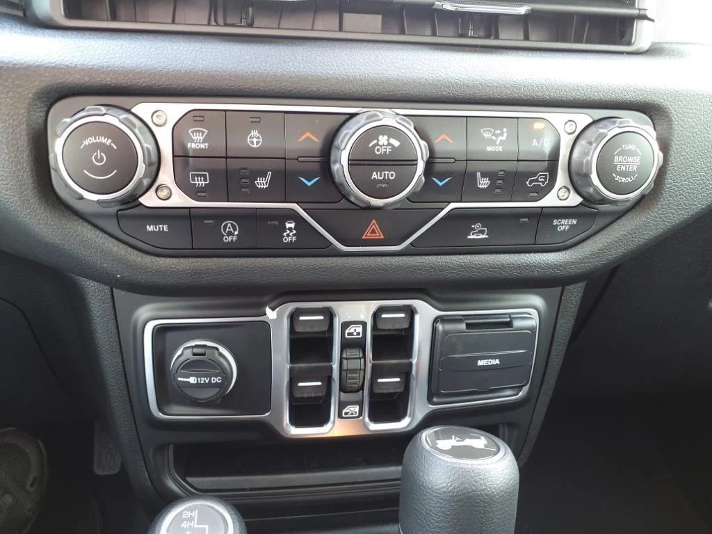 Used 2025 Bright White Clearcoat Jeep Sport S image 11