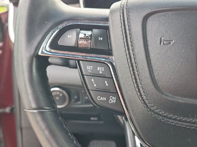 Used 2019 Red Lincoln Reserve image 15