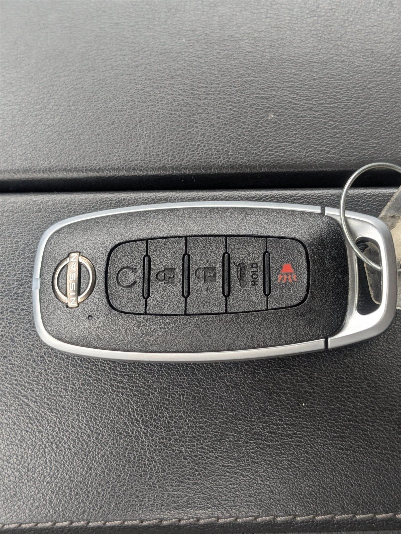 Used 2022 Brilliant Silver Metallic Nissan Platinum image 28