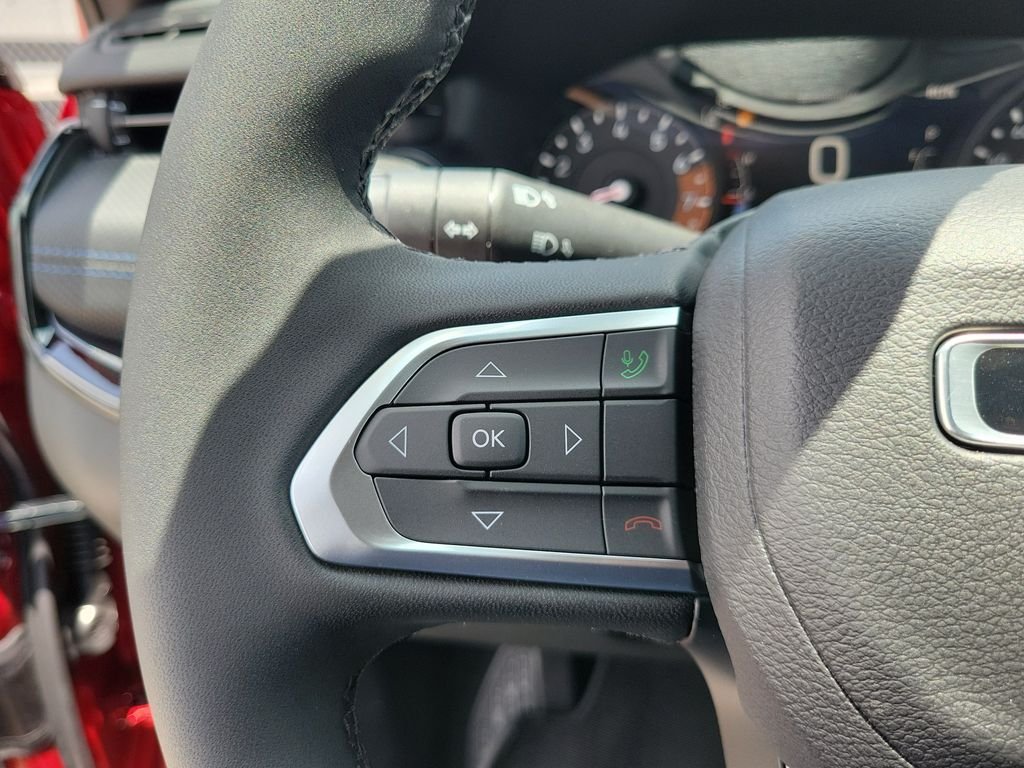 New 2026 Red Hot Pearl-Coat Exterior Paint Jeep Latitude image 23