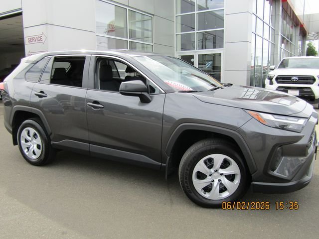 2023 Toyota RAV4 LE AWD's photo