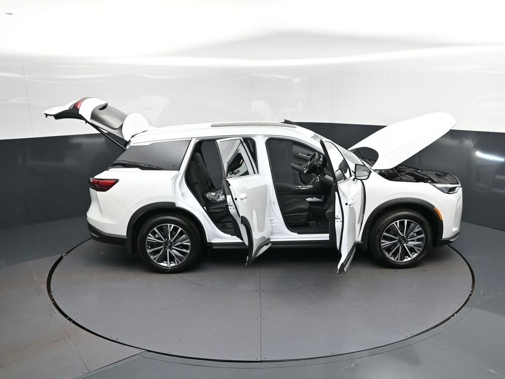 New 2026 RADIANT WHITE INFINITI Luxe FWD image 46