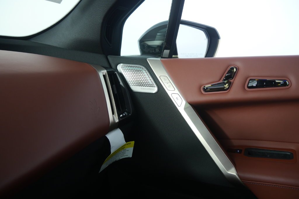 Certified Used 2024 Black Sapphire Metallic BMW M60 image 30