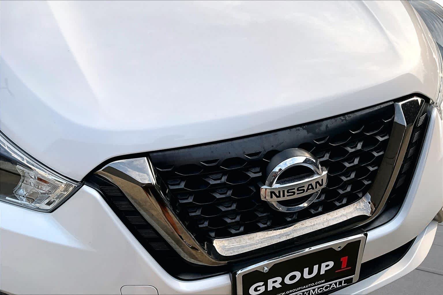Used 2020 Aspen White/Super Black Nissan SR image 28