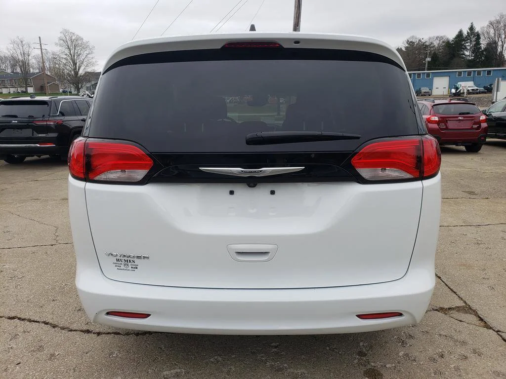 Used 2023 Bright White Clearcoat Chrysler LX image 4