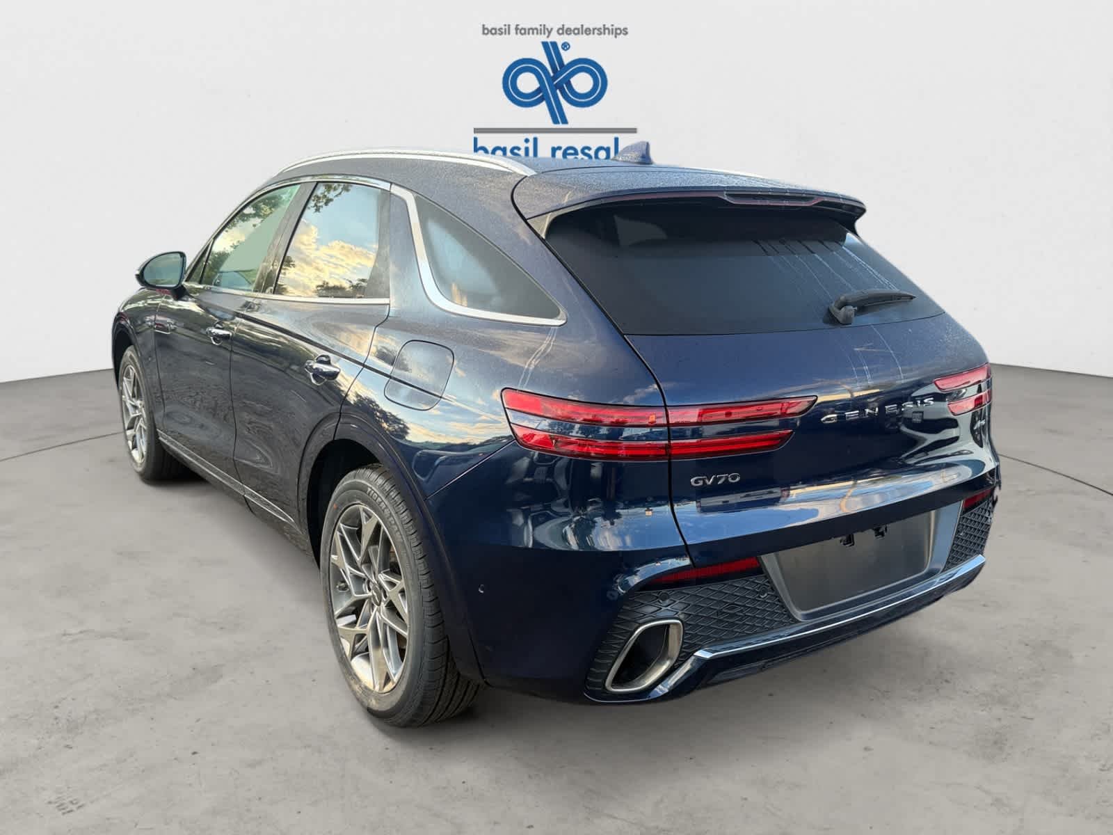 Used 2022 Adriatic Blue Genesis 2.5T image 4