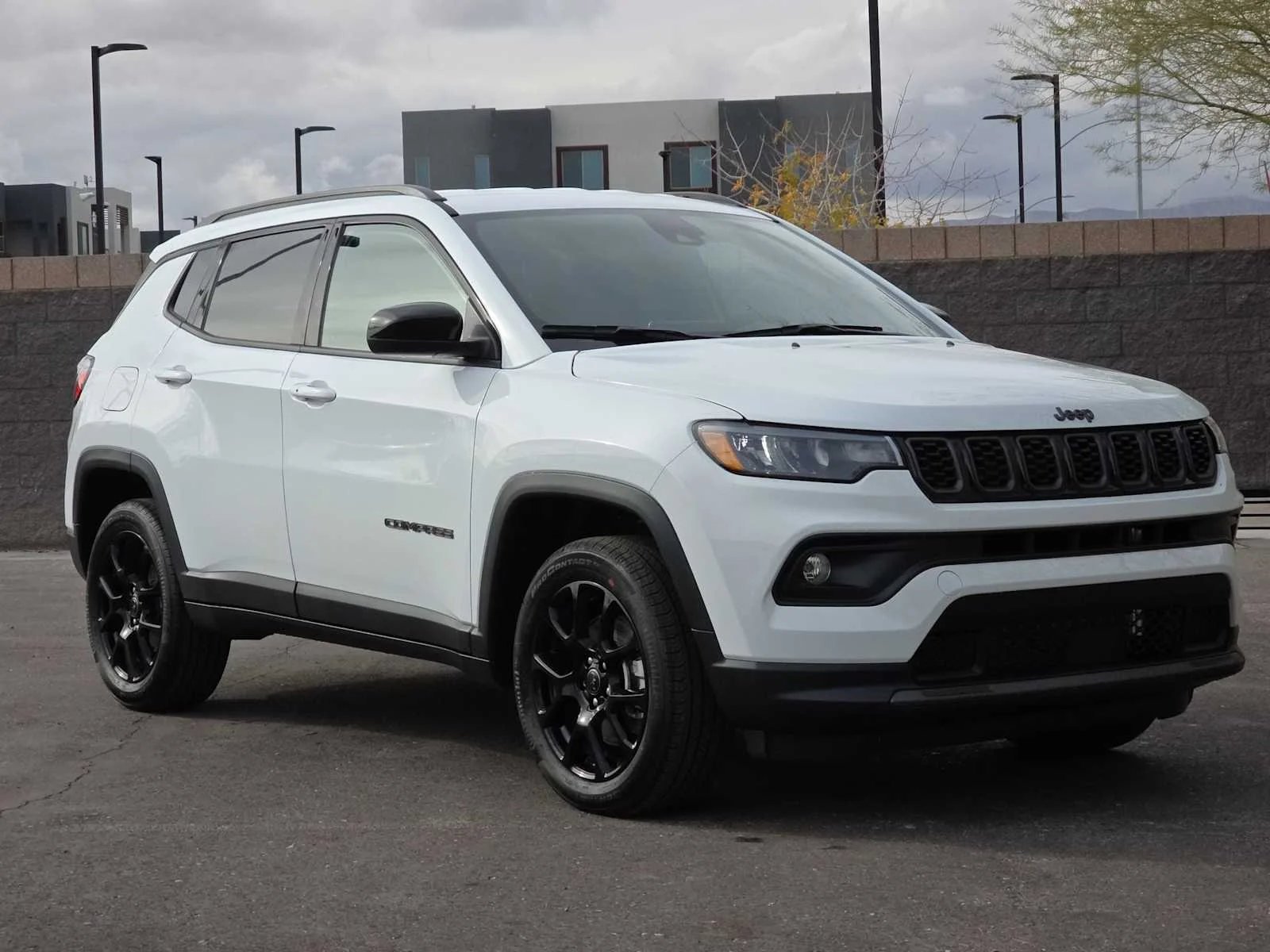 Used 2026 Bright White Clearcoat Jeep Latitude Altitude image 2