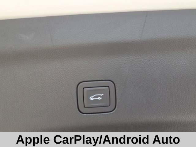 Used 2025 White GMC AT4 image 15