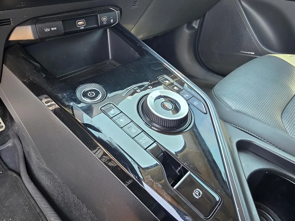 Used 2023 Snow White Pearl Kia Wave image 17