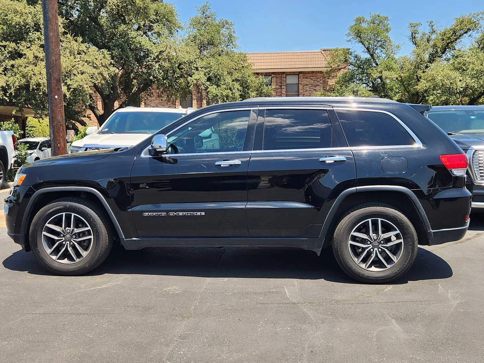 Used 2019 Black Jeep Limited 4x2 image 4