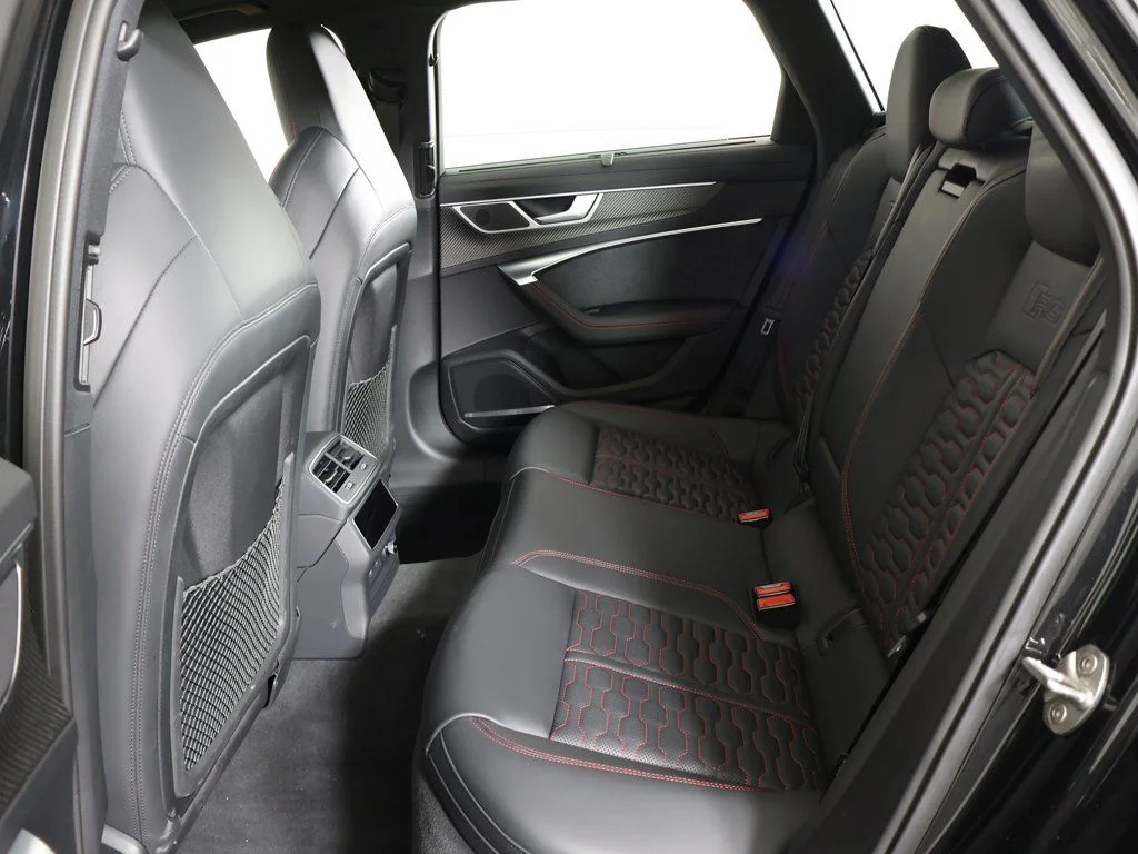 Used 2025 Mythos Black Metallic Audi 4.0T image 38
