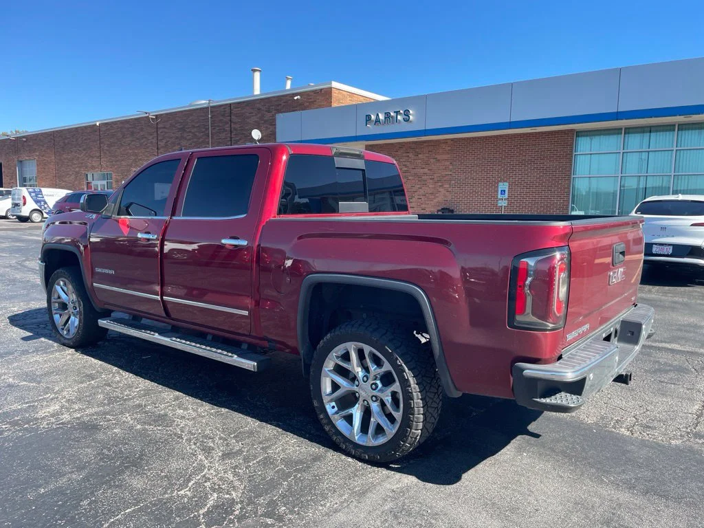 Used 2018 Red GMC SLT image 3