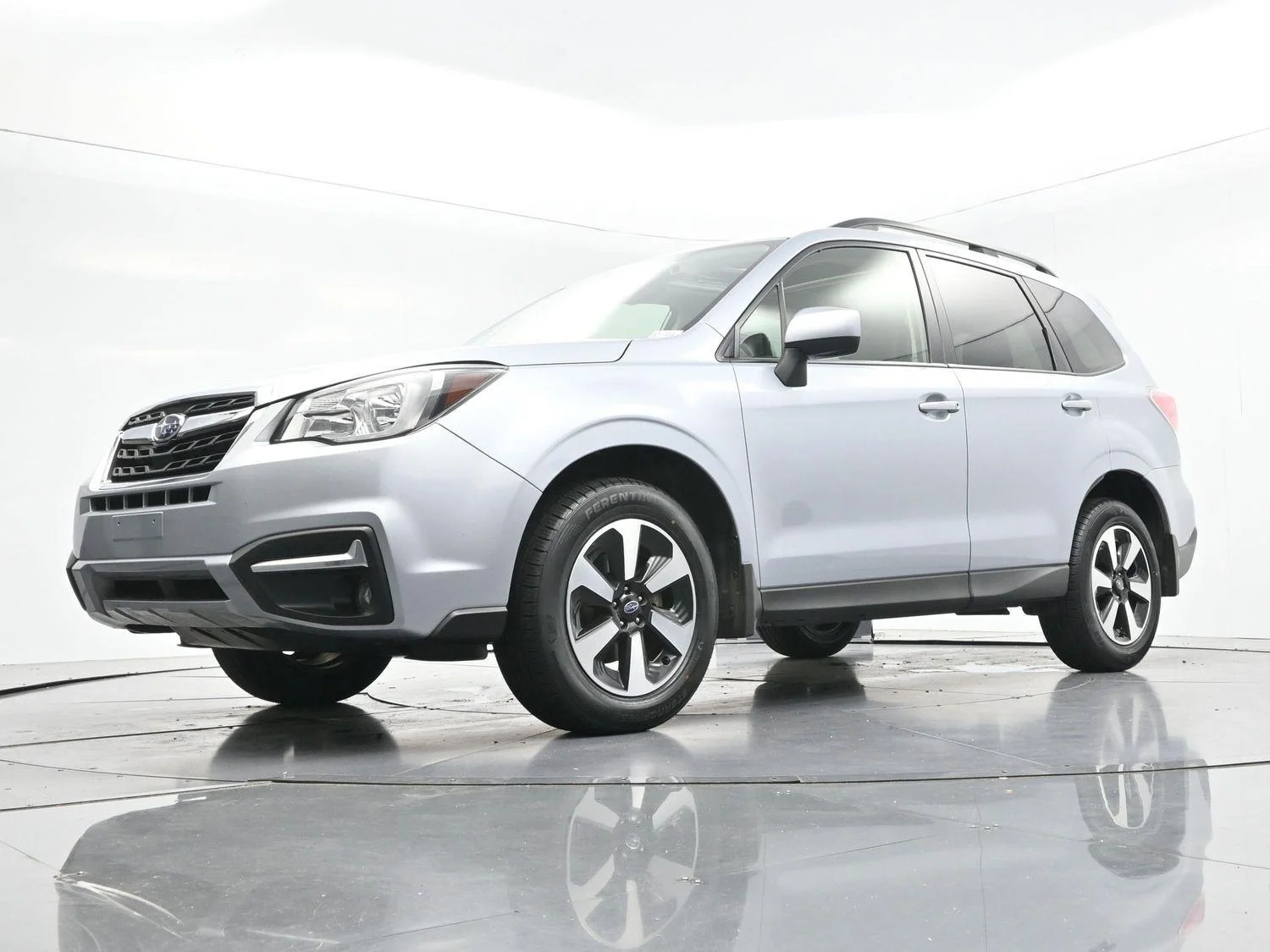 Used 2018 Ice Silver Metallic Subaru Premium image 41