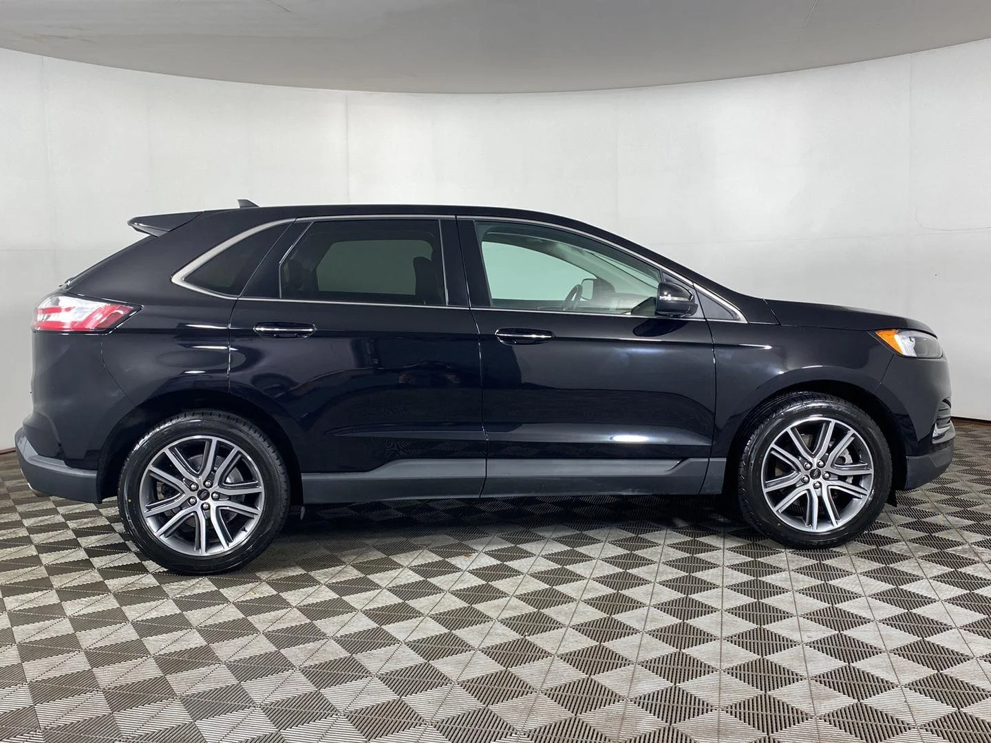 Used 2024 Agate Black Ford Titanium image 25