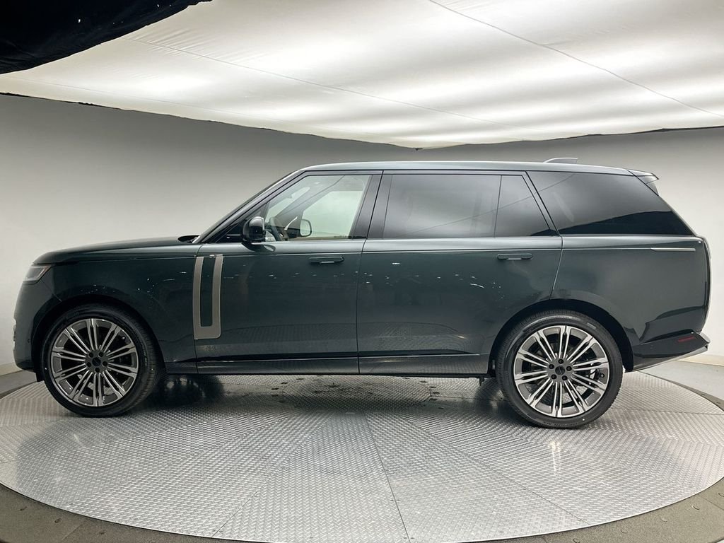 New 2026 Belgravia Green Metallic Land Rover SE image 10